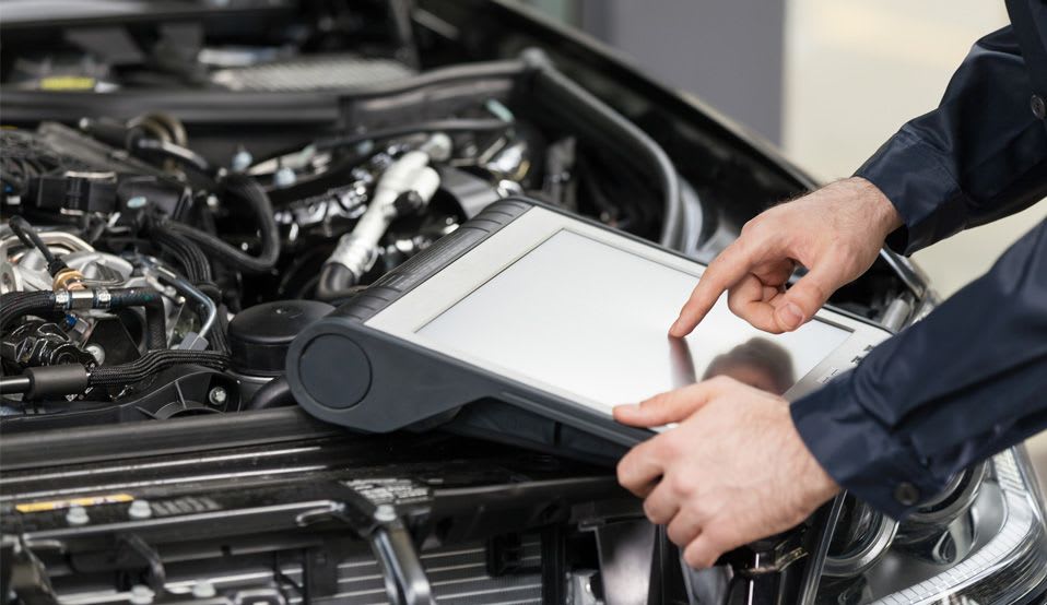 Portada: La Revolución de la Autotrónica: ¿Qué es y por qué es Importante?